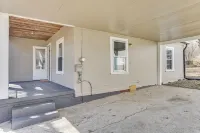 Close to Shops, Eats & Hospital: Roxboro Retreat - 2 étoiles