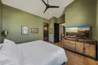 Crested Butte Mountain | Hot Tub, BBQ Area & Views