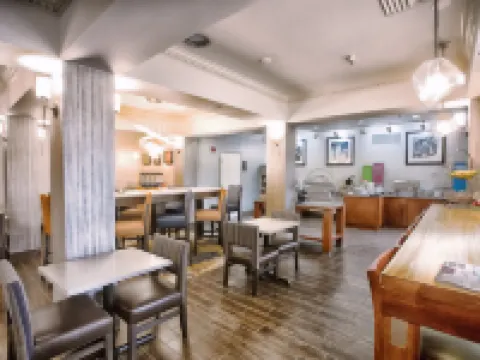 希爾頓歡朋酒店-馬里昂 馬里恩酒店