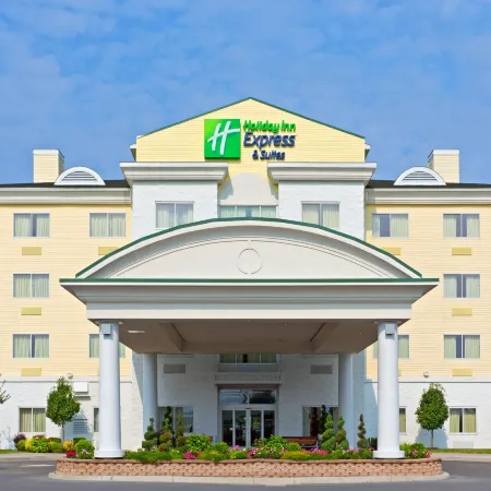 Holiday Inn Express & Suites WATERTOWN-THOUSAND ISLANDS by IHG
