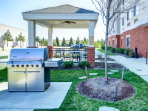 キャンドルウッド スイーツ ウェイク フォレスト ラーレイ エリア by IHG ウェイクフォレストのホテル