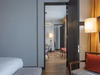 Debaines Hotel Santiago - С баром