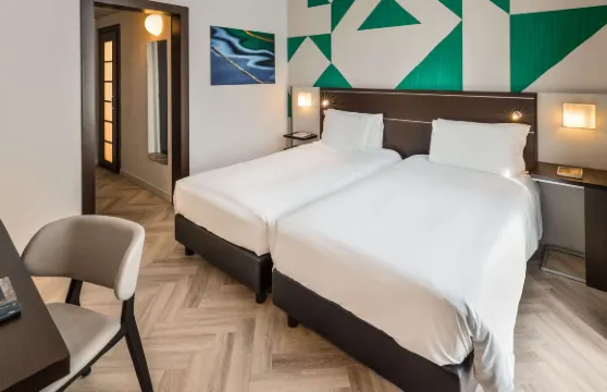 安吉奧諾那不勒斯中心美居酒店