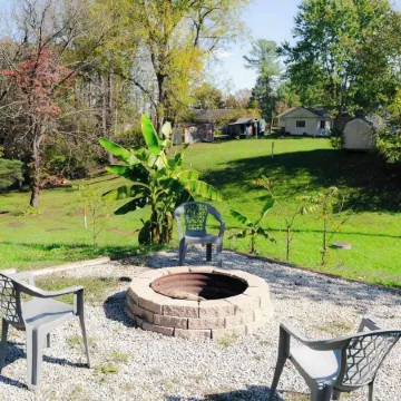 Blue Heron Cottage with Game Room, Deck and Hot Tub!