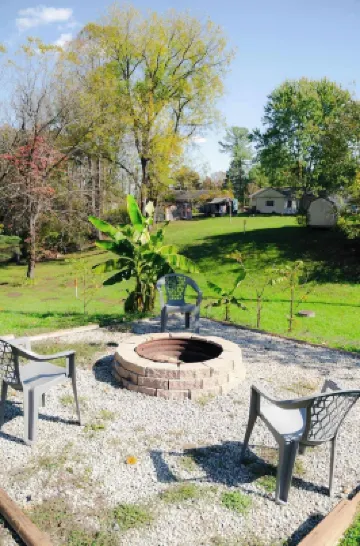 Blue Heron Cottage with Game Room, Deck and Hot Tub!