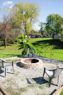 Blue Heron Cottage with Game Room, Deck and Hot Tub!