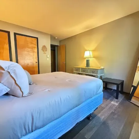 Powder Days Retreat, Fireplace & Sugarbush Base