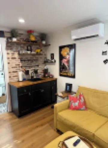 TINY WONDER guesthouse near town square