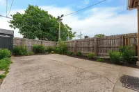 Modern Upper Beaches Home - 2Min from Subway Station - Cozy Home Away from Home Hotel a East York