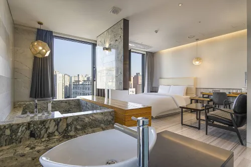 Dobong Hotel Bay204
