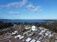 Spacious 4-Bed Home 2-Min to the Beach Hotels in Broulee