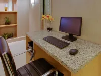 La Quinta Inn by Wyndham Pittsburgh Airport Hotels in Allegheny County