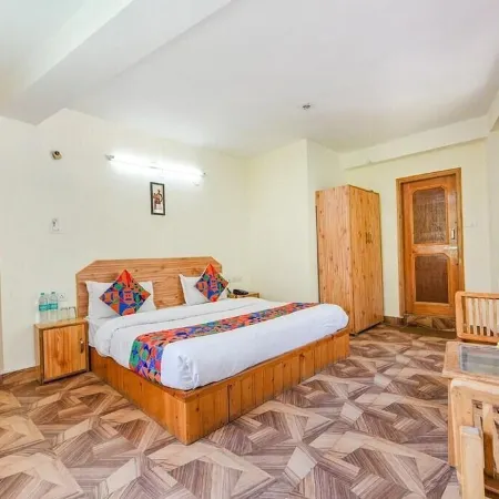 ShriGo Hotel Hadimba Valley Отели рядом с достопримечательностью «Храм Хидимба-Деви»