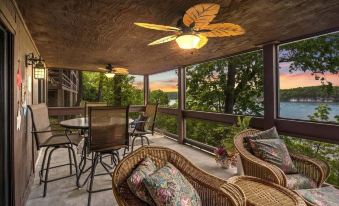 Excellent Family Stay w/ Boat Slip, 2 Pools, Hot Tub, Courts & Arcade Games