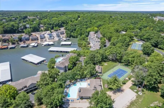 Penthouse Level Condo w/ Lake & Pool Views, Tennis & Pickleball