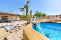 Alana House - Pool, Hot Tub, BBQ, Fire Pit + Walk to Hikes! 4 Bedroom Home by RedAwning - Swimmingpools