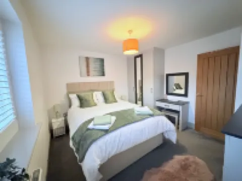 Luxury House - Sleeps up to 6 - Near Nec