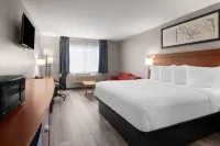 Travelodge by Wyndham Fargo West Acres - Pool