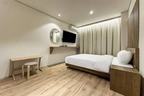 Royal Yeonggwang - Motels