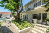 First Avenue Guesthouse Hotels near Hobie Beach