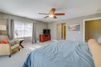 Idyllic New Buffalo Condo Walk to Beach and Shops! - 3-Star