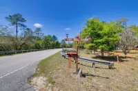 Fire Pit & Boat Dock: Peaceful Dunnellon Cabin! - Alojamientos