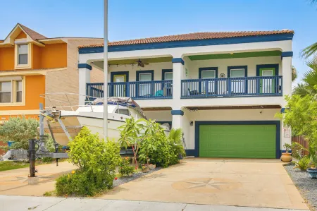 Steps to Beach Oceanside Townhome with Heated Pool