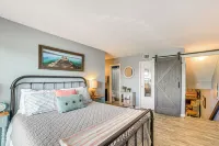 Galveston Couples Retreat Quarter Mi to Seawall - Spa