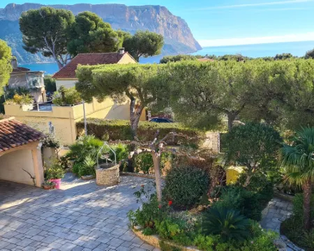Hôtel Particulier Cassis - Hpc Suites Cassis Centre - Parking Securisé & Piscine Chauffée Hotels in Cassis