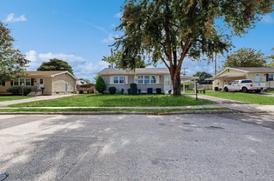 Work & Play! Home 1 Mi to Dtwn & Central Market