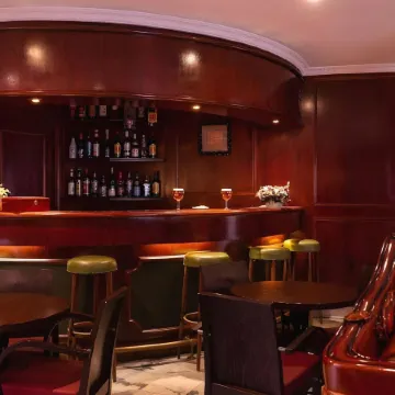 Hôtel Princesse Isabelle Отели рядом со станцией La Defense Station