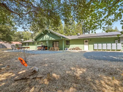 Sugar Pine Cabin - Jacuzzi -KING Beds - Ping-Pong