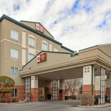 Best Western Plus Pembina Inn Suites