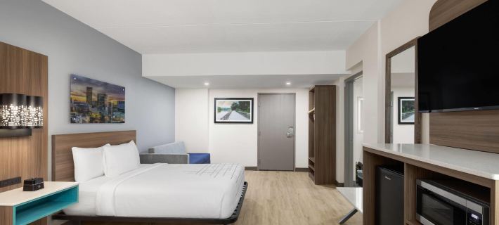 La Quinta Inn & Suites by Wyndham Atlanta Roswell Hotels in Fulton County