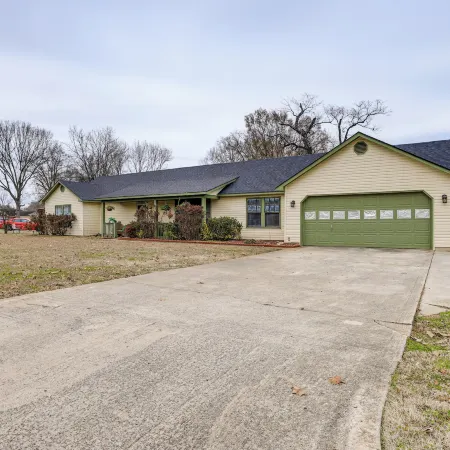 Pool & Large Covered Patio! Decatur Family Getaway