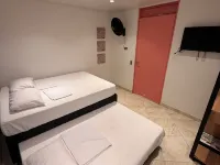 Hostal Pacifico Encanto Hotels near Aranjuez Park