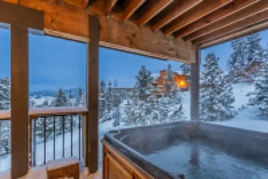 Stunning Lake Views and Cozy Hot Tub - Spacious Rocky Mountain Haven