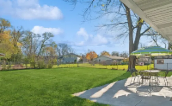 Charming 3-bedroom/ 2 Bath Single Family Home/ Schaumburg