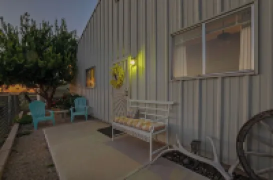 Guest House with horse privilege's, in the country & beautiful neighborhood.