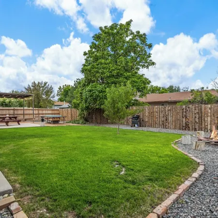 Rustic Refuge - minutes from downtown Fruita!4 beds