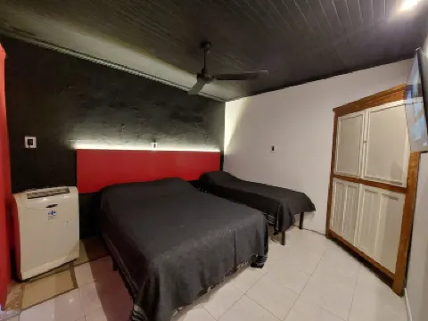 El Gran Gomero Hostal & Motoposada Отели в г. 