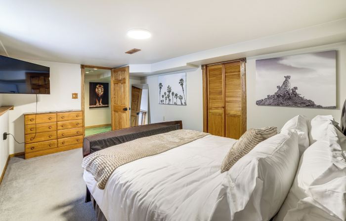 Private Hot Tub & Patio! Chicagoland Extended Stay