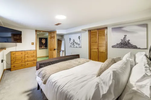 Private Hot Tub & Patio! Chicagoland Extended Stay - 2-Star