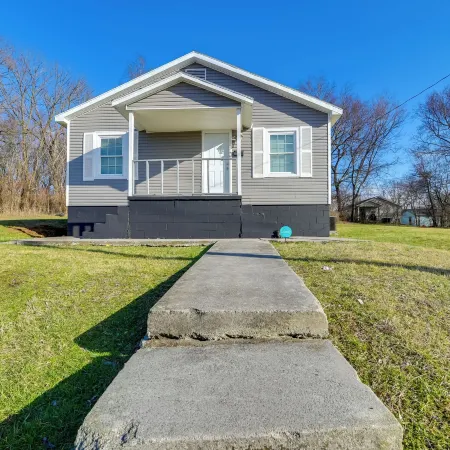 Walkable Hopkinsville Home w/ Yard!