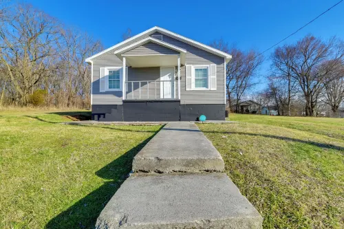 Walkable Hopkinsville Home w/ Yard! - 3-Star