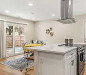 Pet-Friendly Bungalow Near Parris Island, Downtown Waterfront & Parks