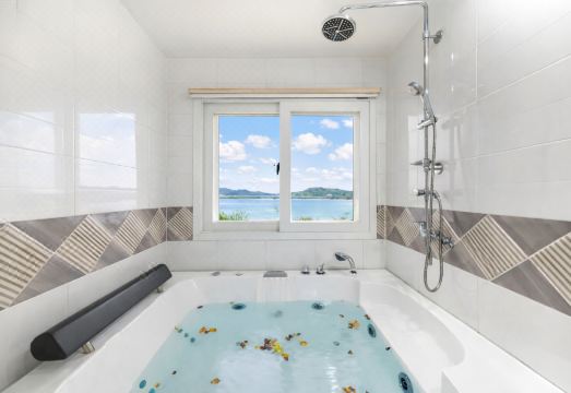 태안 호수와바다스파펜션