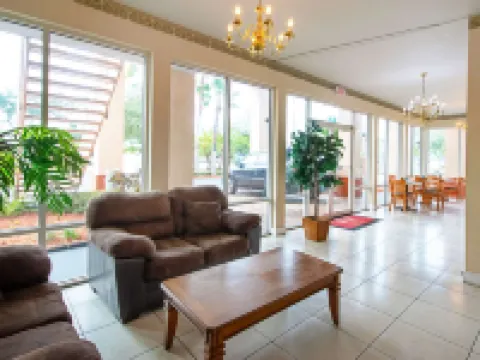 エコノ ロッジ イン & スイーツ クリアウォーター セントラル クリアウォーターのホテル