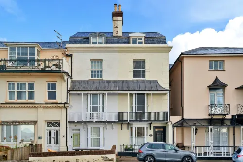 Villa in Sidmouth With Sea Views