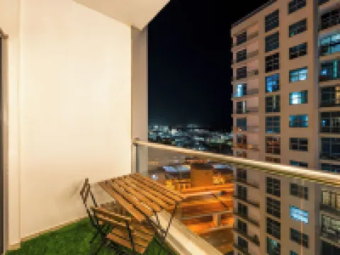 Urban Dubai Marina Stay Near Yacht